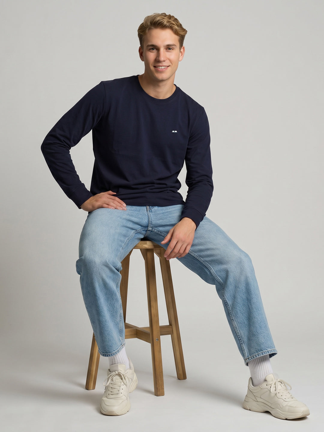 Men Navy Blue Solid Round Neck Full Sleeve T-Shirt