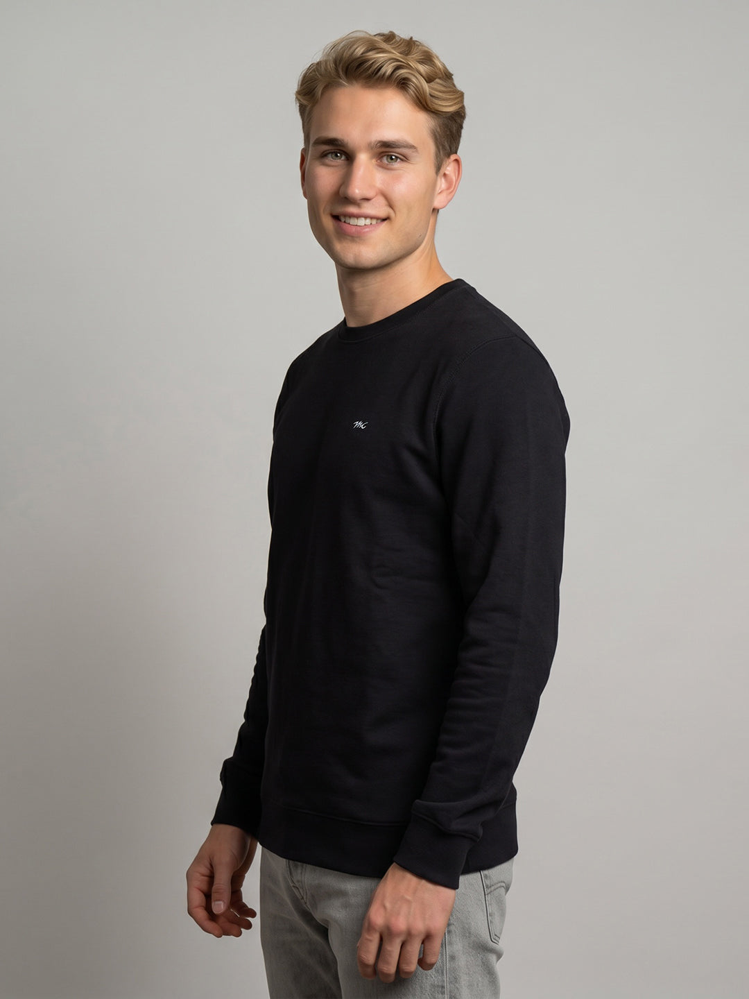 Men Black Solid Round Neck Full Sleeve T-Shirt