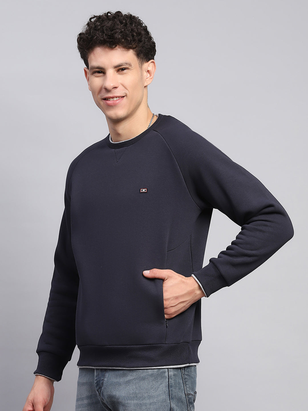 Men Navy Blue Solid Round Neck Full Sleeve Sweatshirt