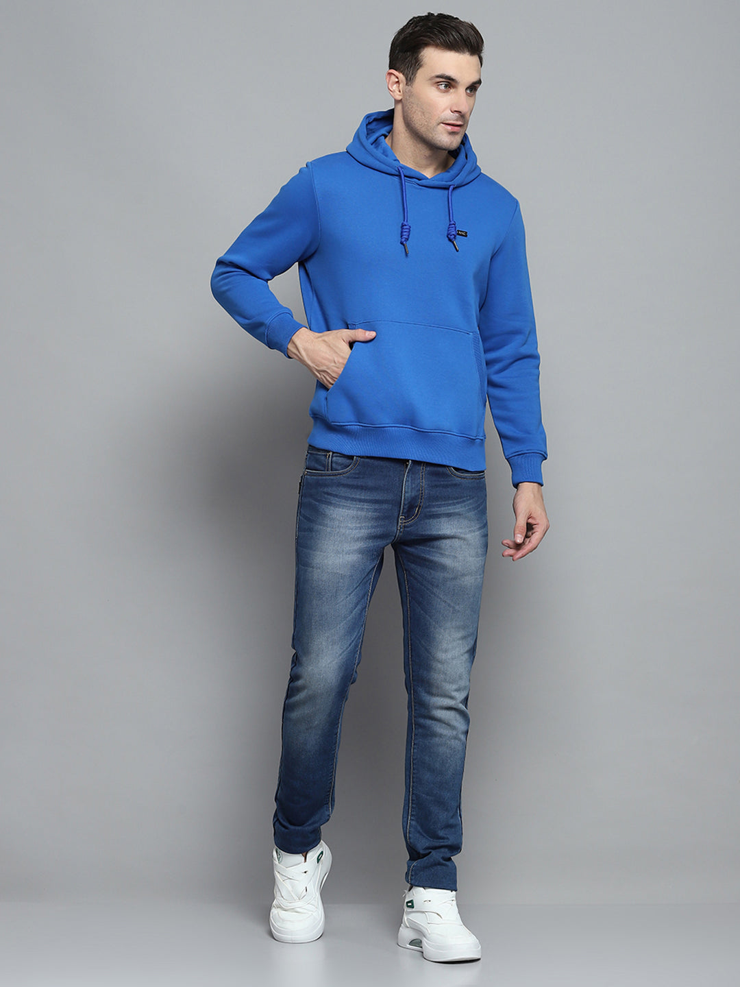 Men Royal Blue Solid Hooded Full Sleeve Sweatshirt