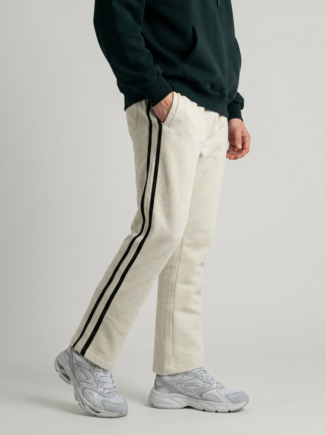 Men Beige Solid Regular Fit Winter Lower