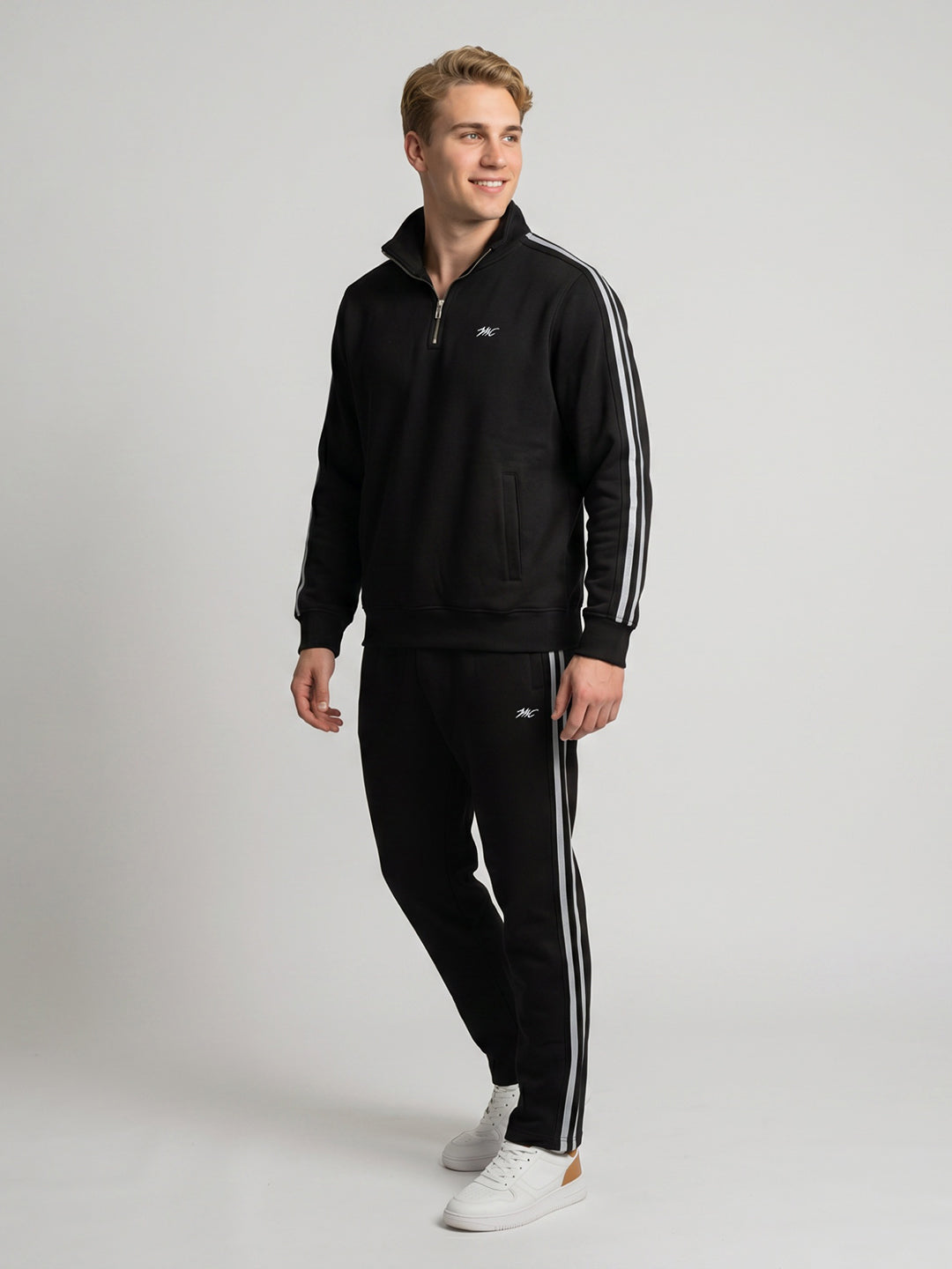 Men Black Solid Collar Full Sleeve Winter Tracksuit