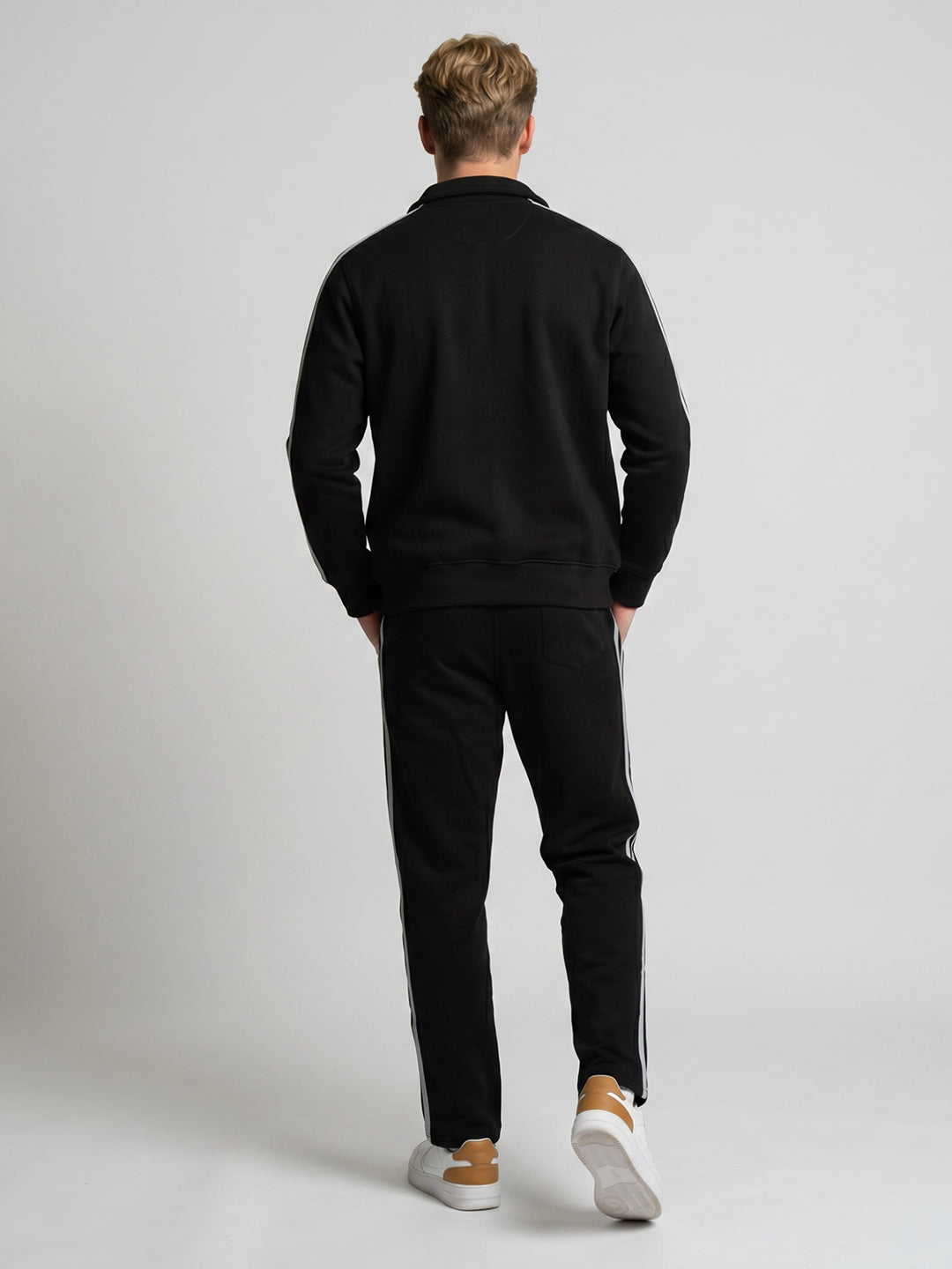 Men Black Solid Collar Full Sleeve Winter Tracksuit