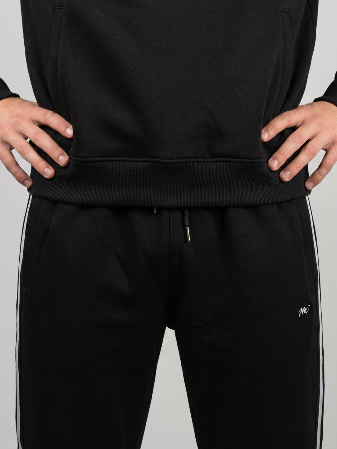 Men Black Solid Collar Full Sleeve Winter Tracksuit