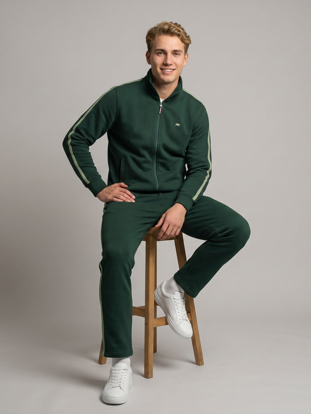 Men Bottle Green Solid Collar Full Sleeve Tracksuit