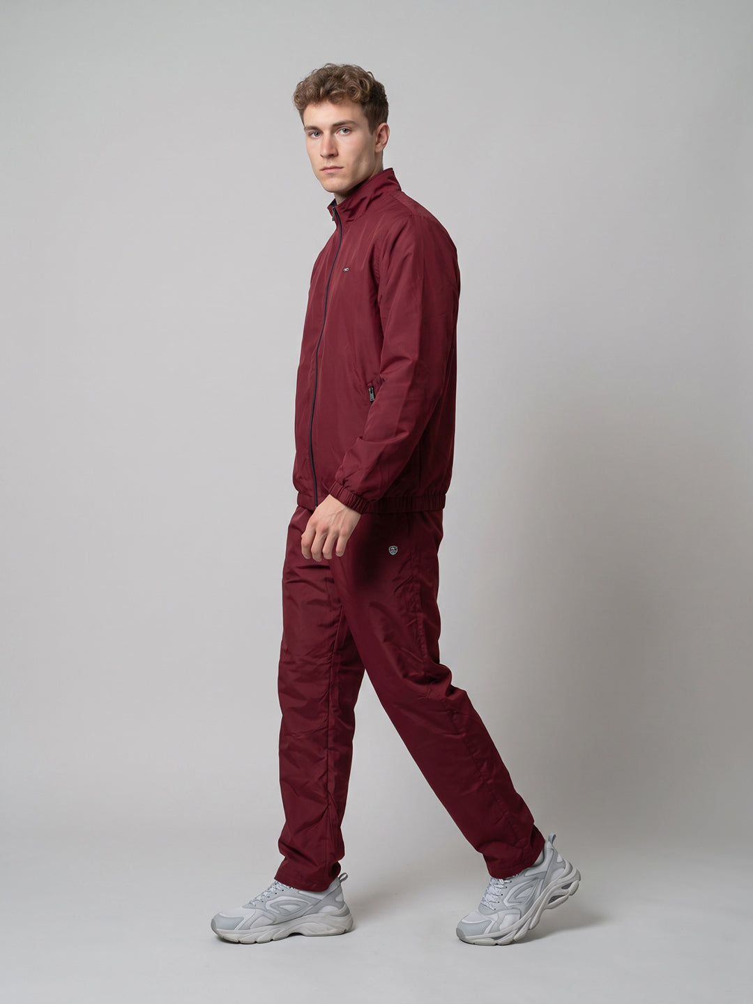 Men Maroon Solid Stand Collar Full Sleeve Winter Tracksuit