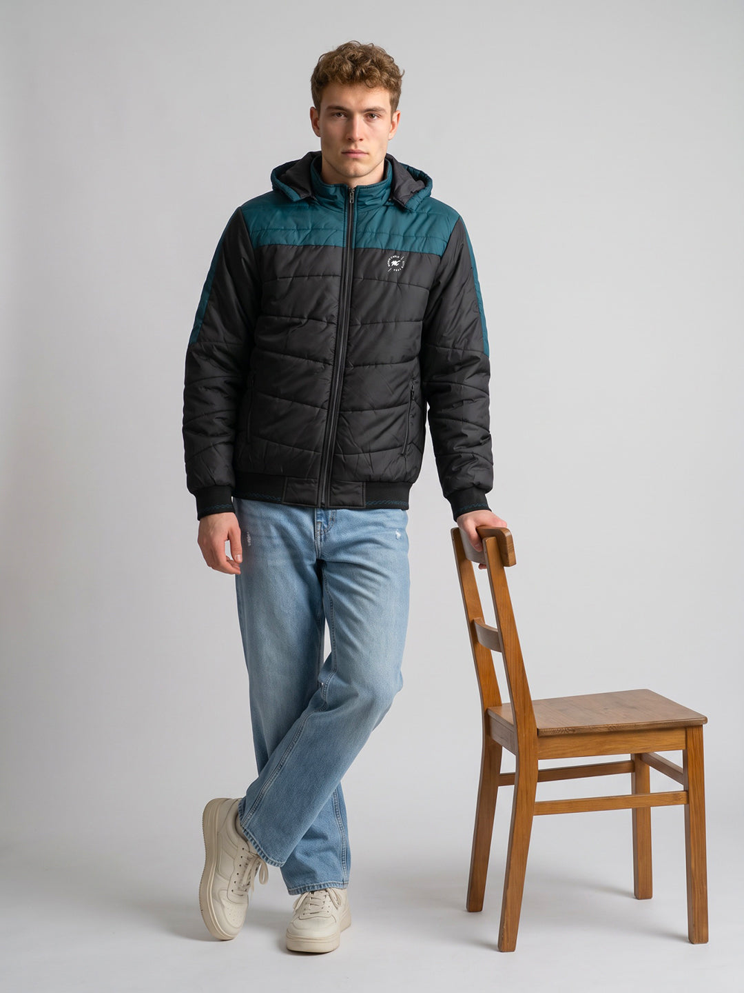 Men Black Solid Detachable Hood Full Sleeve Puffer Jacket