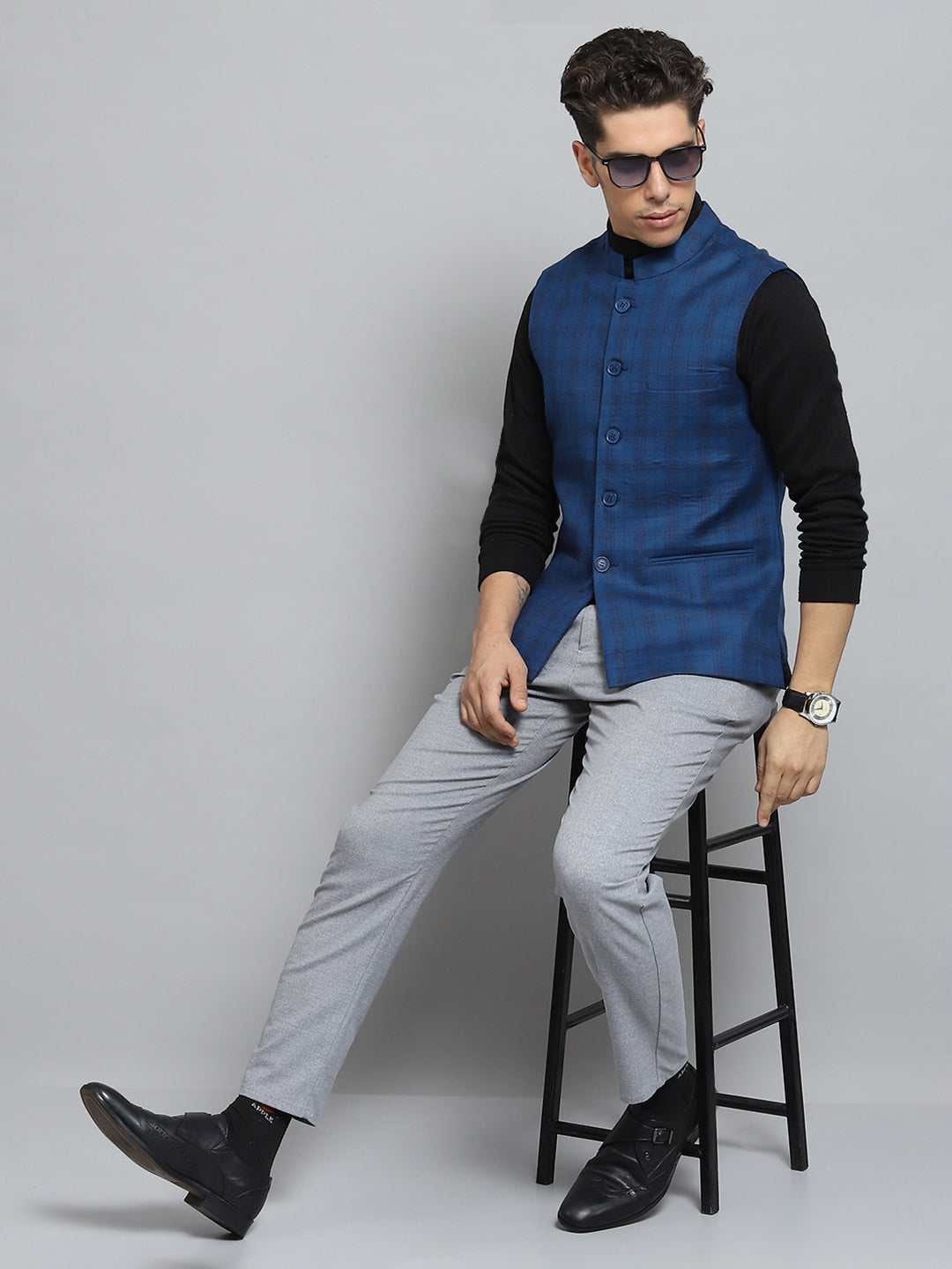 Men Black Solid Band Collar Sleeveless Jacket