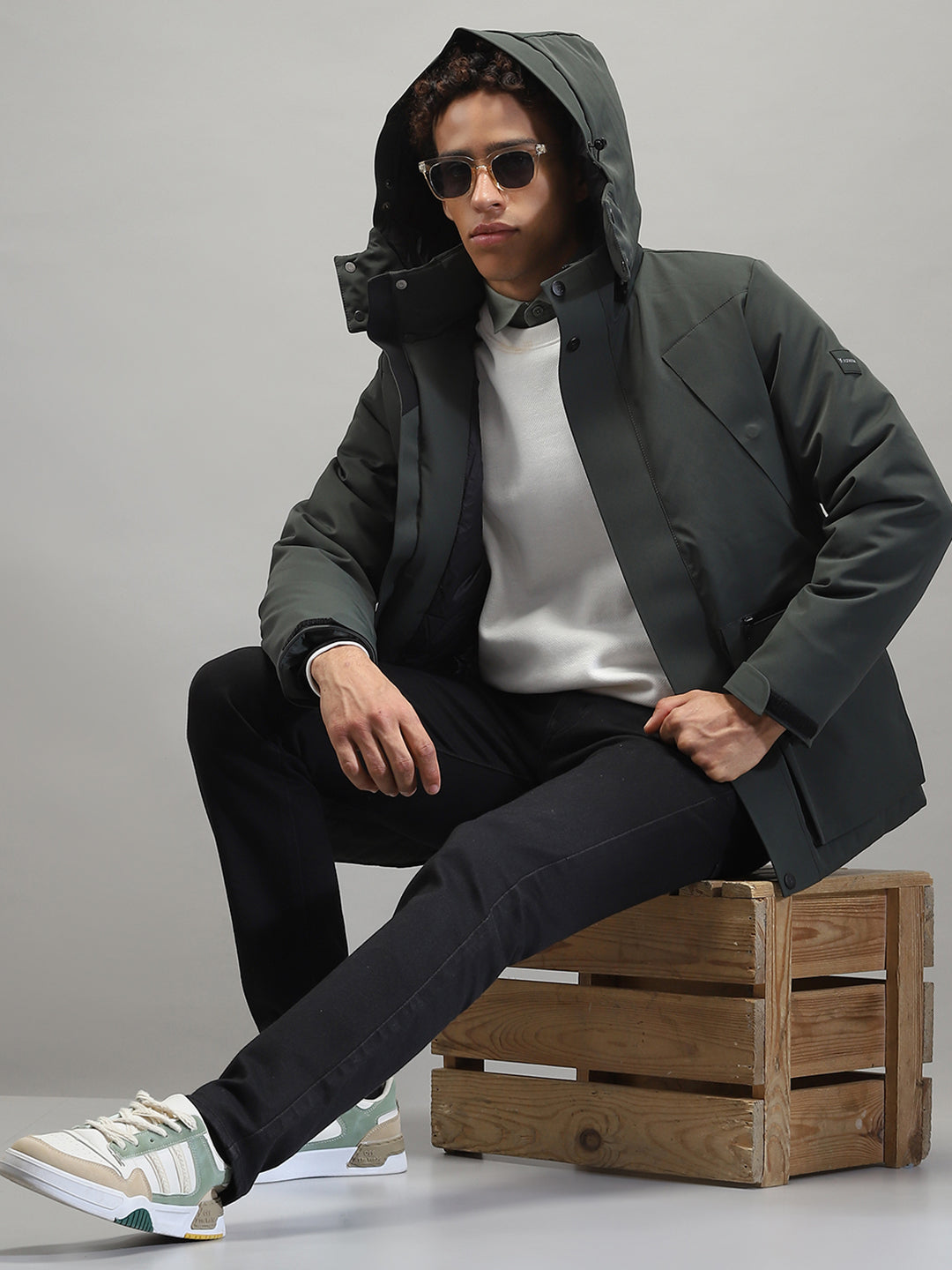 Men Olive Solid Hooded Full Sleeve Jacket