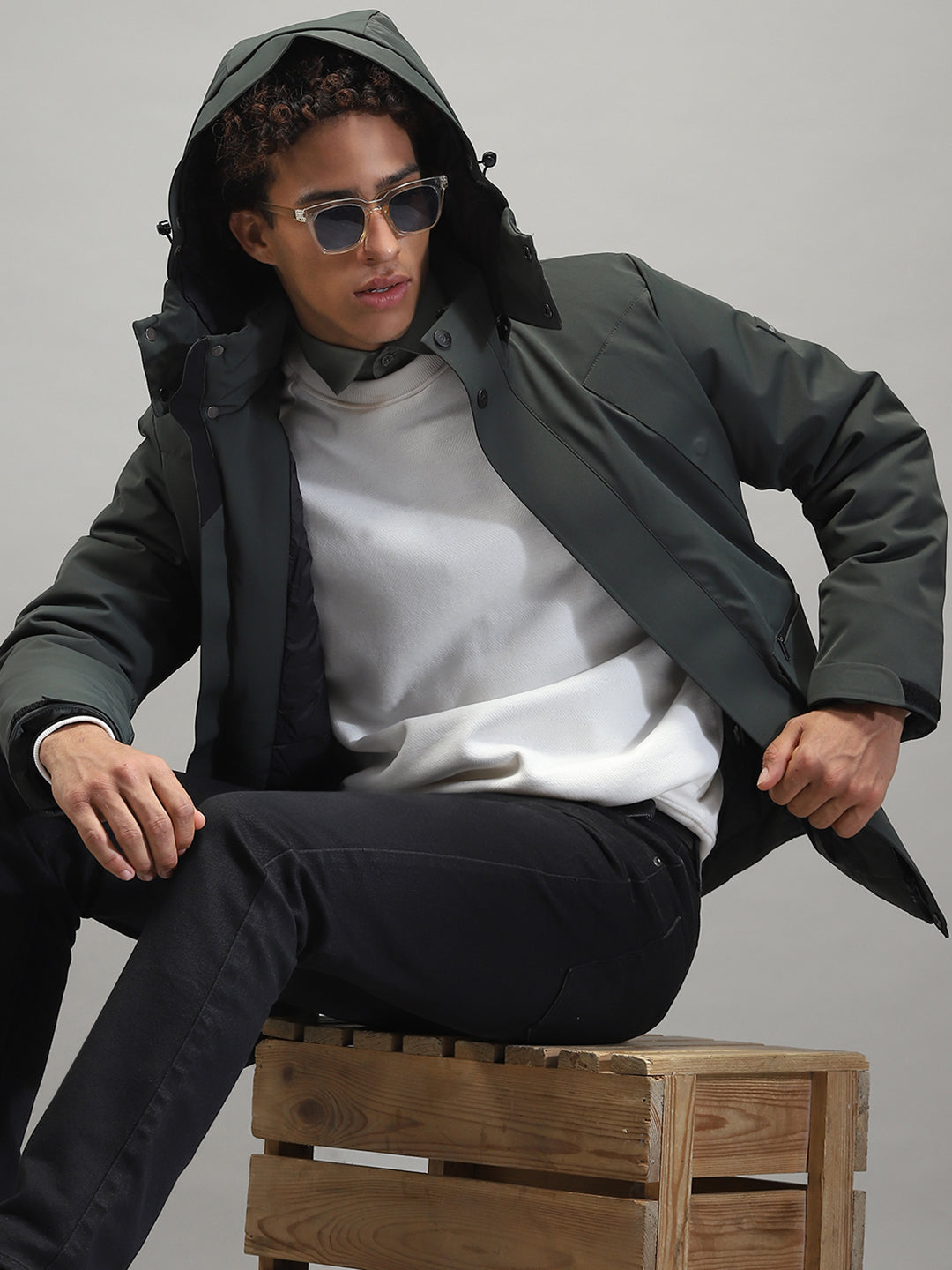 Men Olive Solid Hooded Full Sleeve Jacket