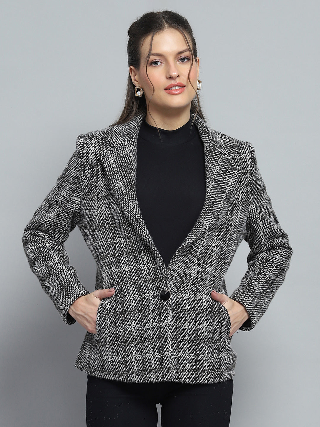 Women Black Check Notch Lapel Collar Full Sleeve Coat