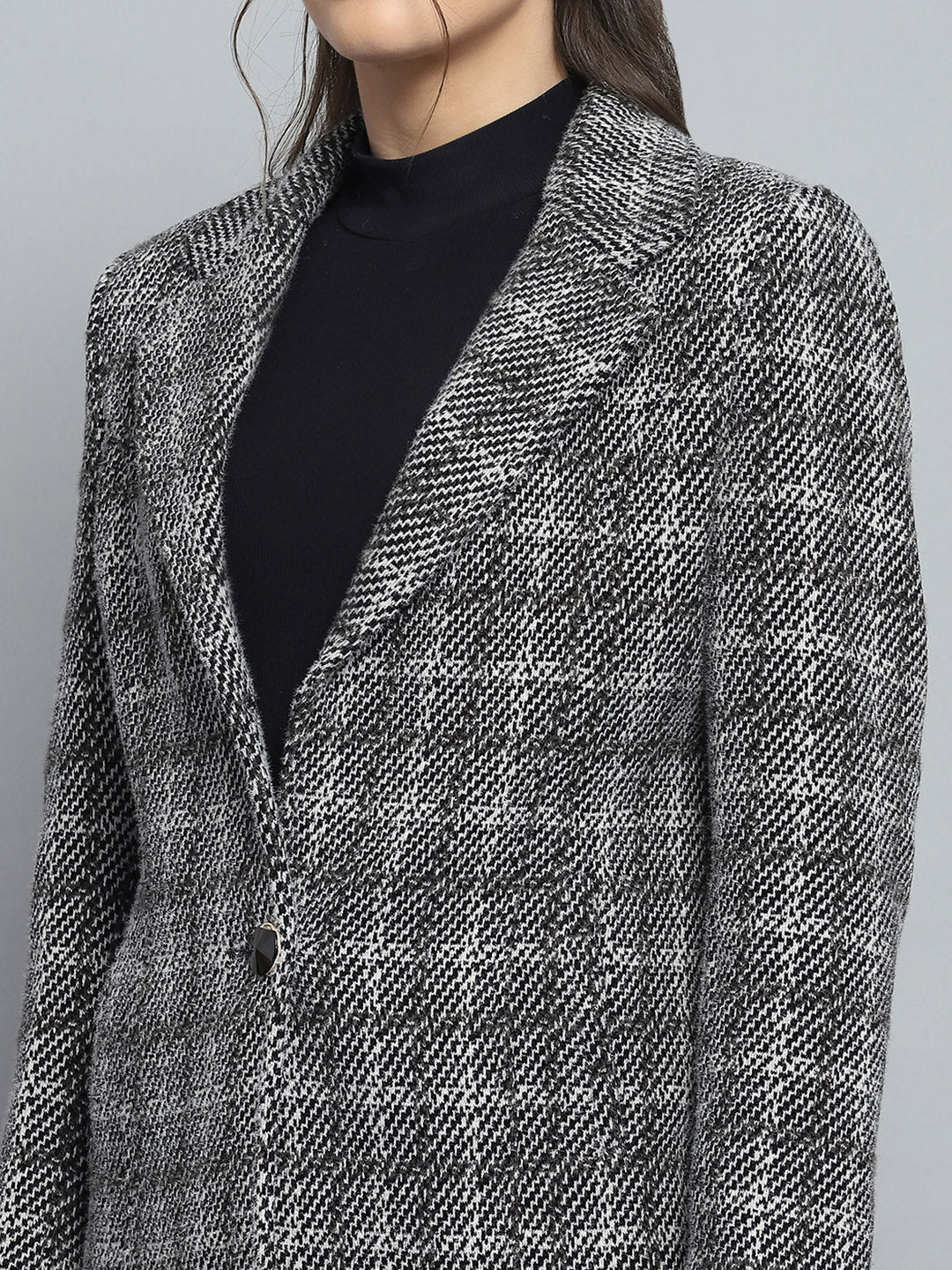 Women Black Check Notch Lapel Collar Full Sleeve Coat