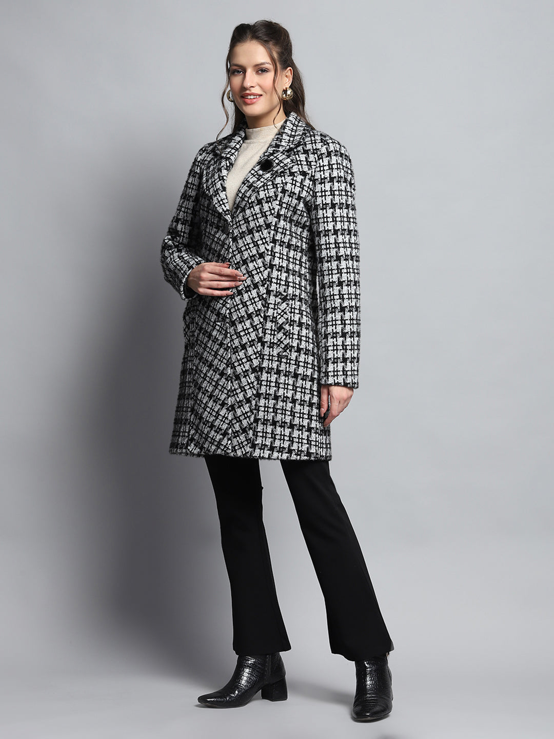 Women Black & White Check Notch Lapel Collar Full Sleeve Coat