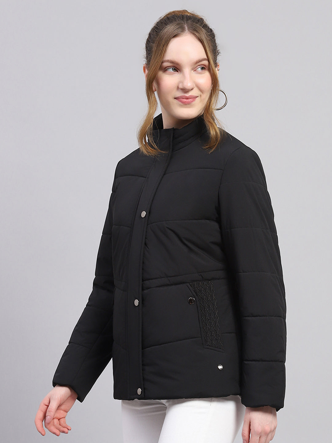 Women Black Solid Collar Full Sleeve Puffer Jacket
