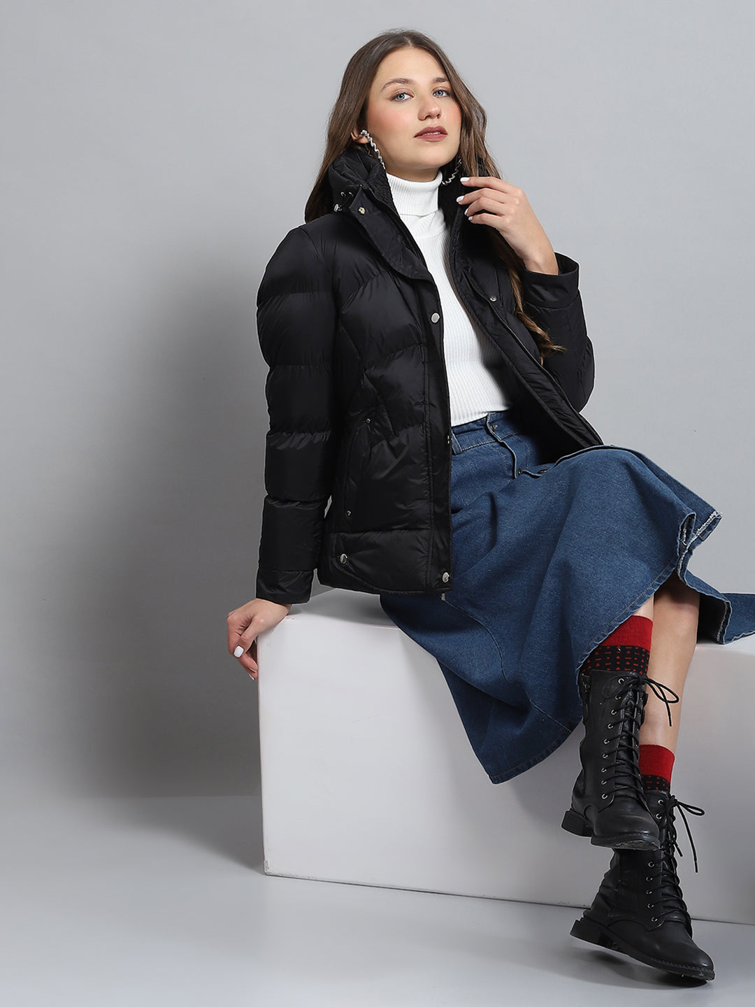 Women Black Self Design Collar Full Sleeve Jacket