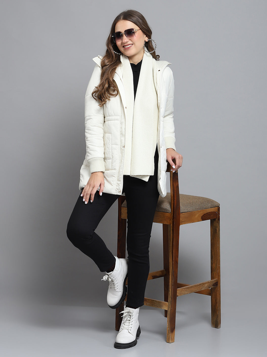 Women Off White Solid Collar Full Sleeve Jacket