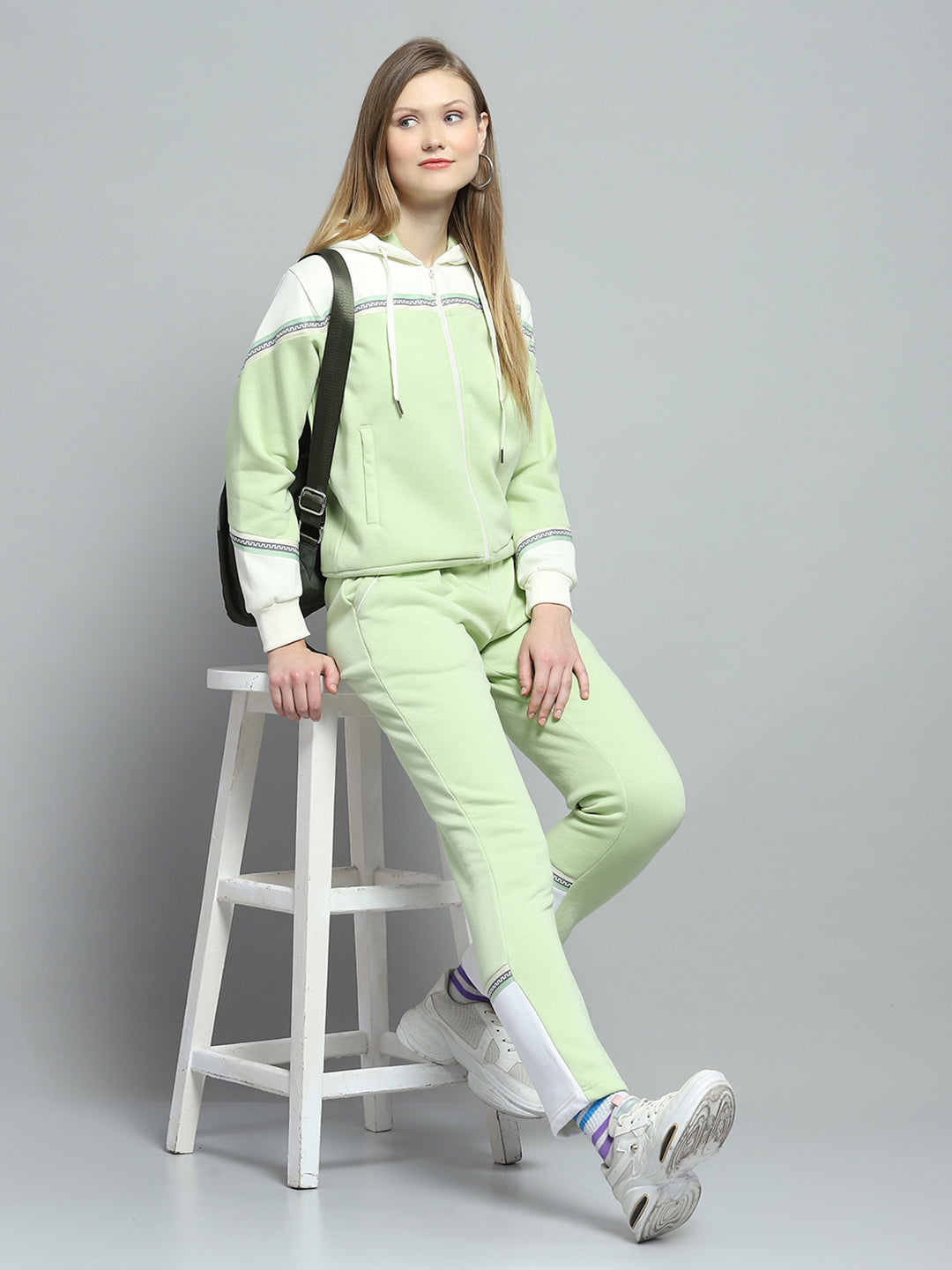 Women Green Solid Hooded Full Sleeve Tracksuit