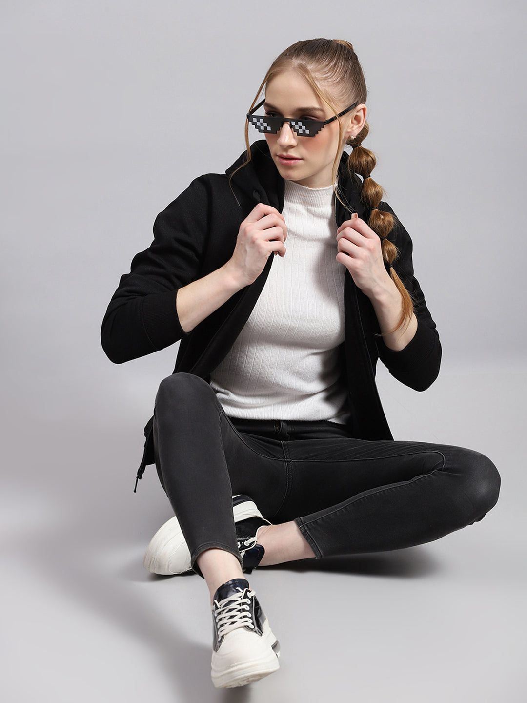 Women Black Solid Hooded Full Sleeve Sweatshirt