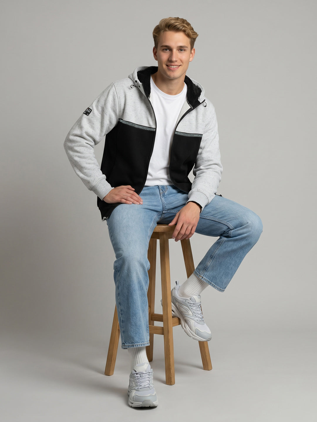 Men Black Solid Hooded Full Sleeve Sweatshirt