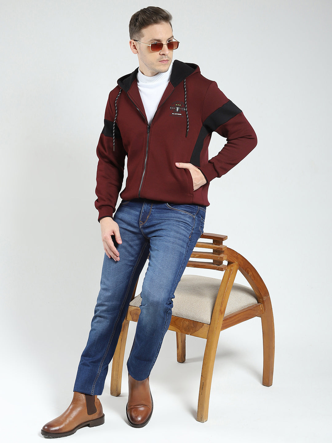 Men Maroon Solid Hooded Full Sleeve Sweatshirt