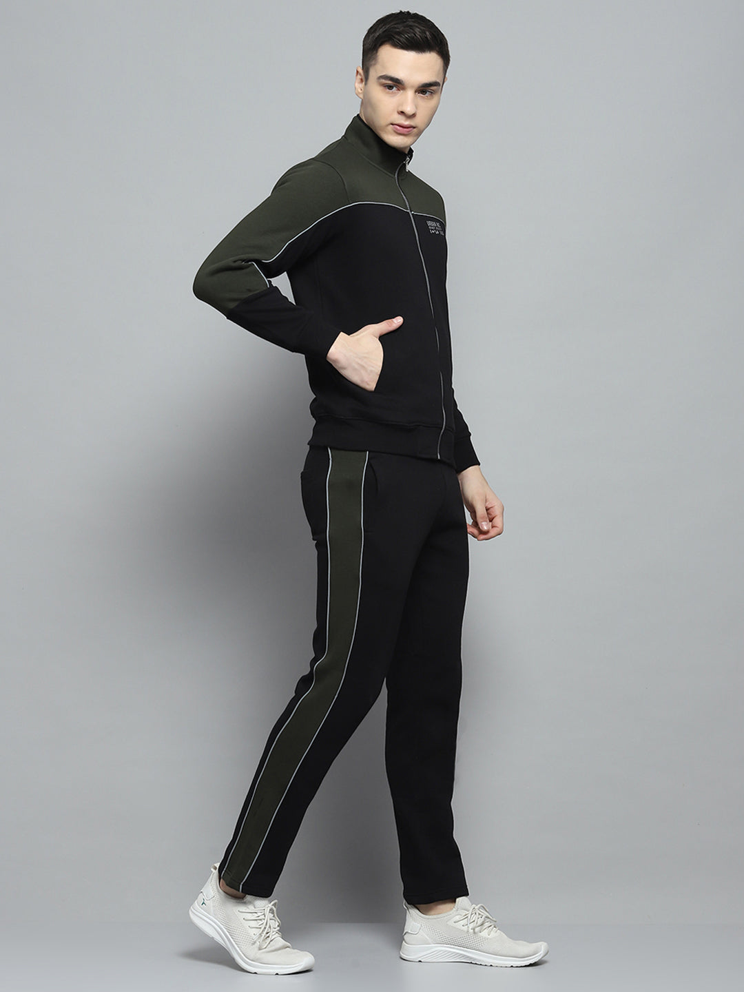 Men Black Solid Mock Neck Full Sleeve Winter Tracksuit