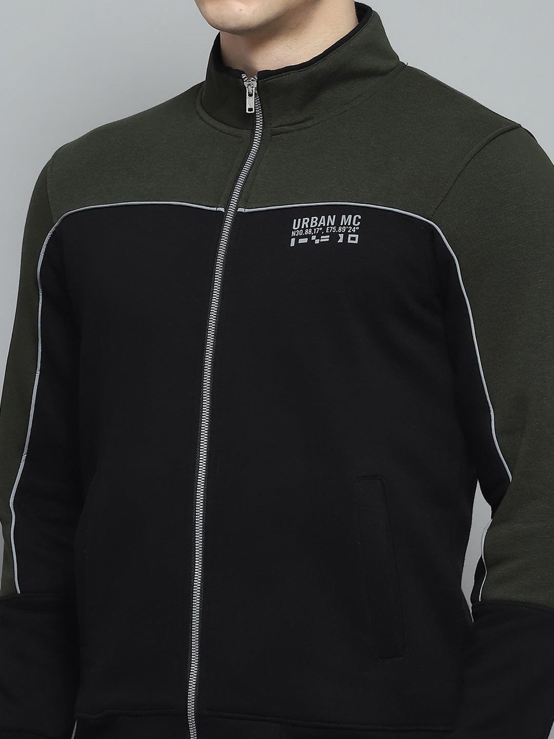 Men Black Solid Mock Neck Full Sleeve Winter Tracksuit