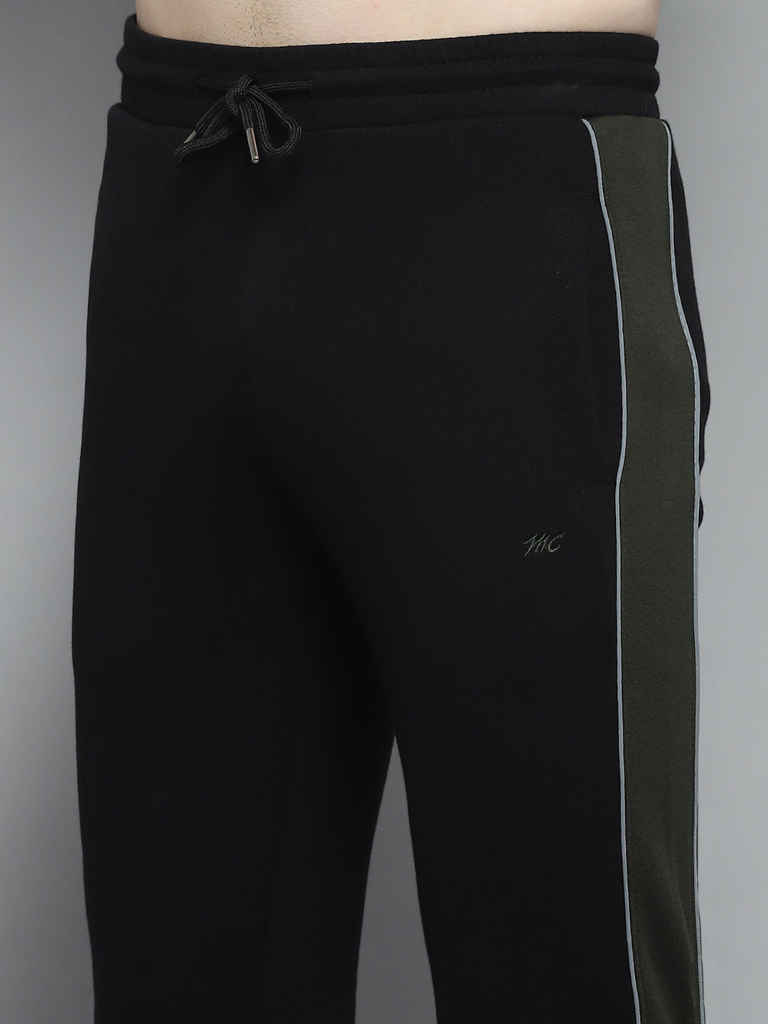 Men Black Solid Mock Neck Full Sleeve Winter Tracksuit