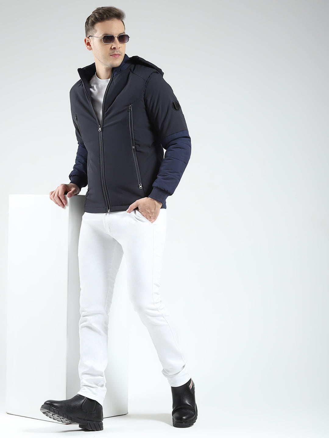 Men Black Solid Hooded Full Sleeve Jacket