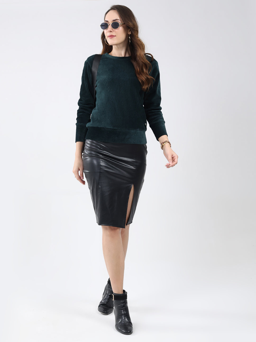 Women Bottle Green Solid Round Neck Full Sleeve Sweatshirt