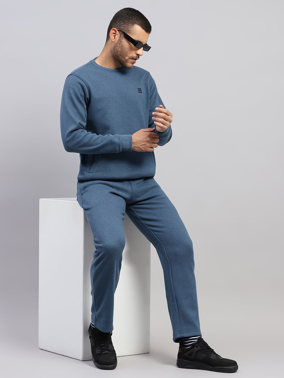 Rock.it Men Dark Blue Solid Round Neck Sleeveless Winter Tracksuit