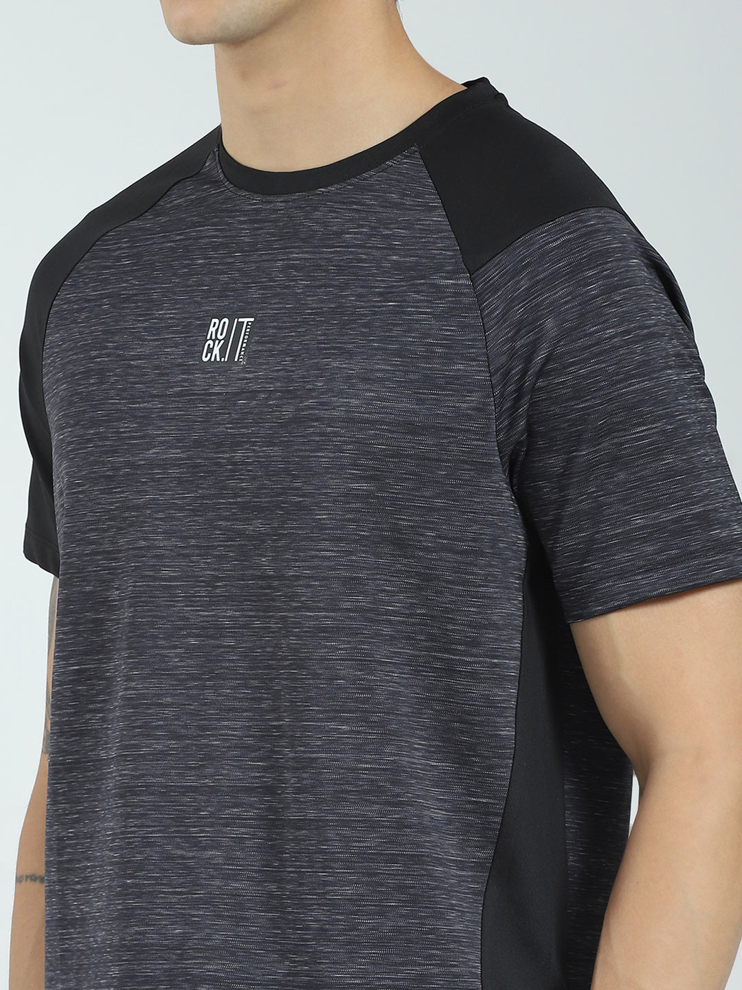 Rock.it Men Black Solid Round Neck Half Sleeve T-Shirt