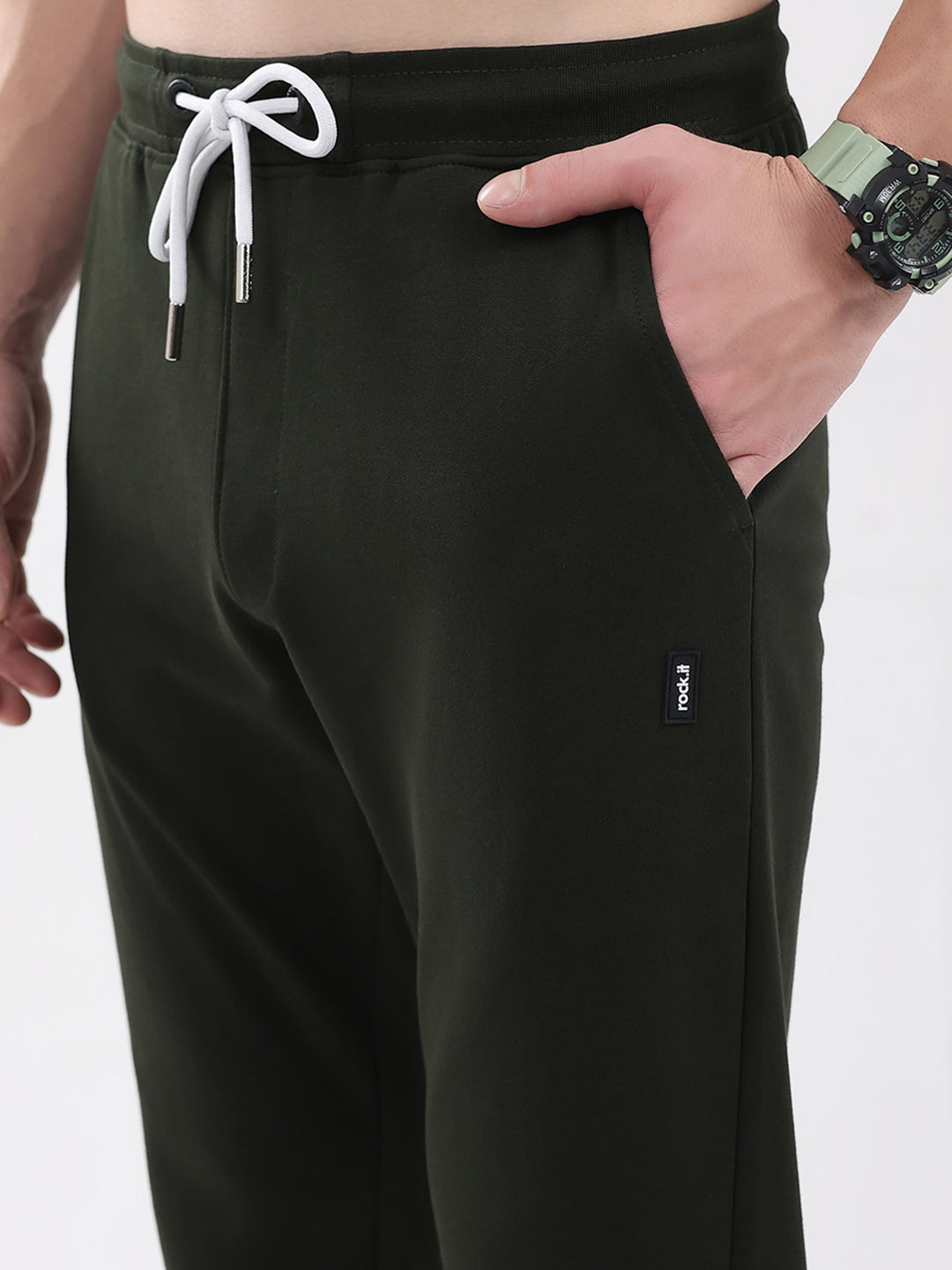 Rock.it Men Olive Solid Regular Fit Winter Lower