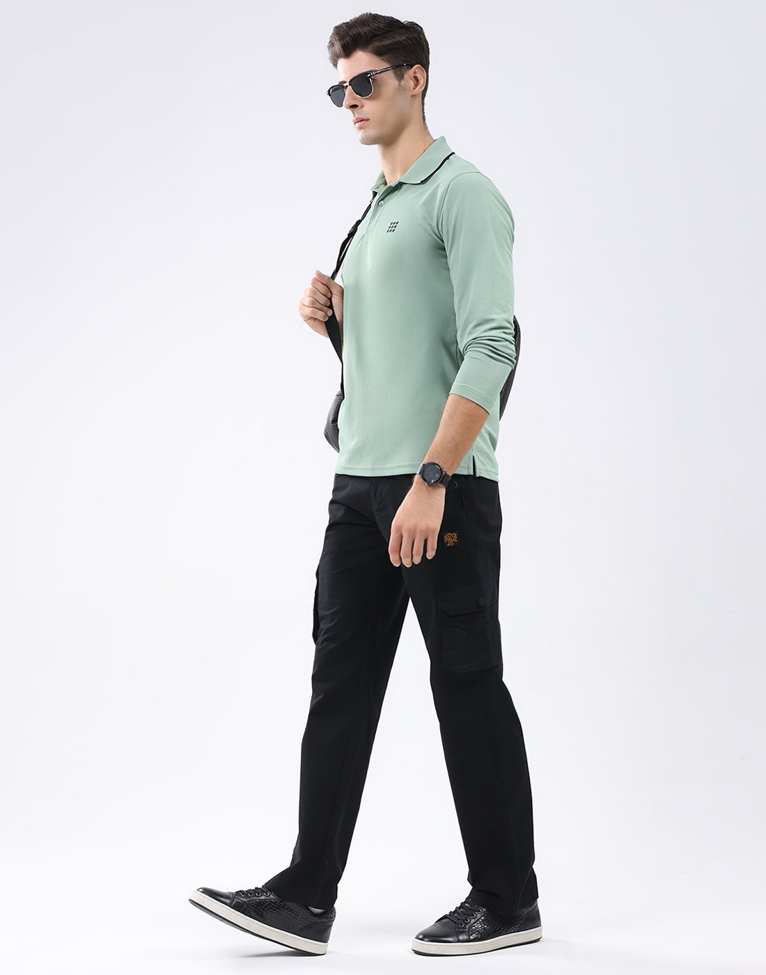 Rock.it Men Black Solid Regular Fit Cargo