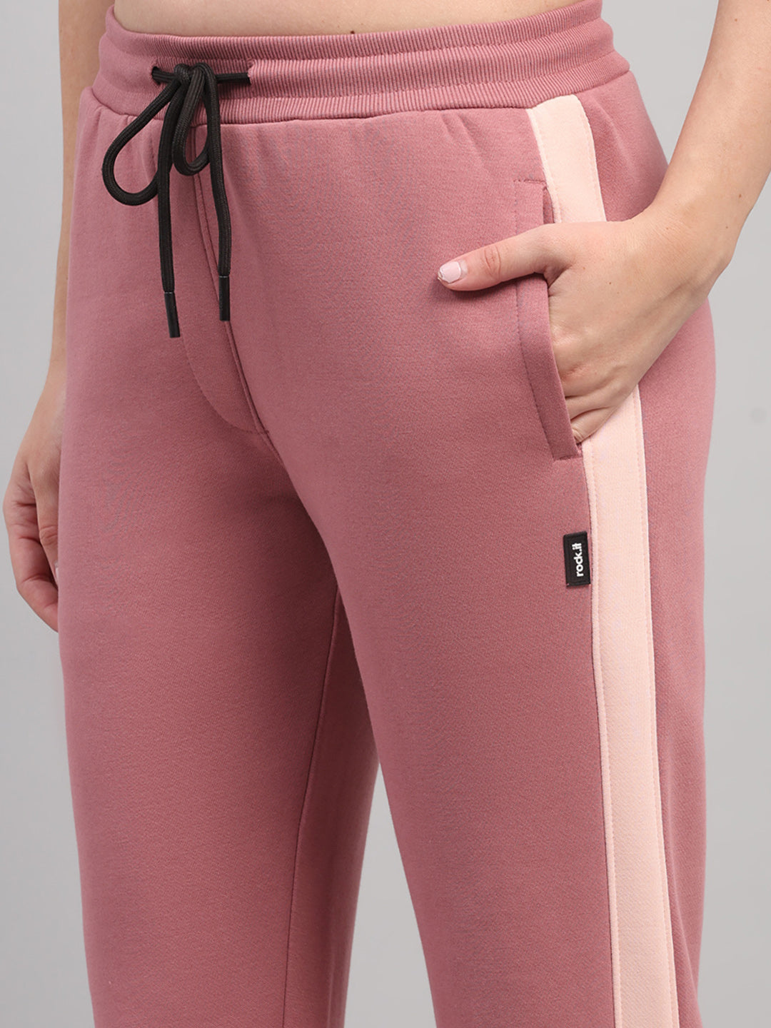 Rock.it Women Mauve Solid Hooded Full Sleeve Winter Tracksuit