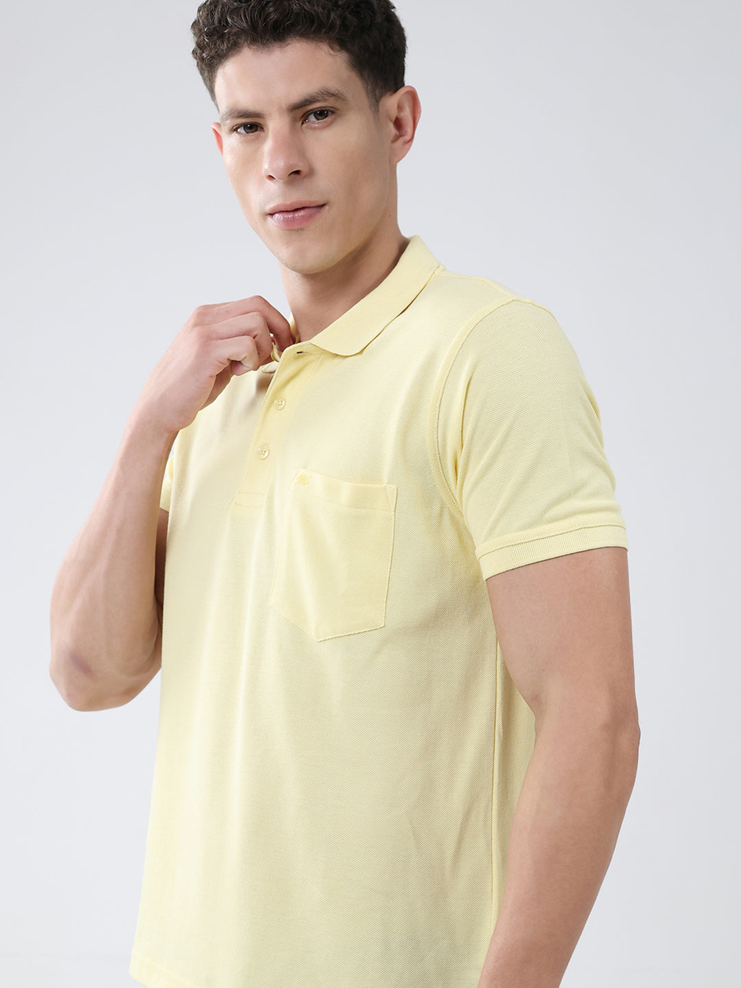 Men Yellow Solid Collar Half Sleeve T-Shirt