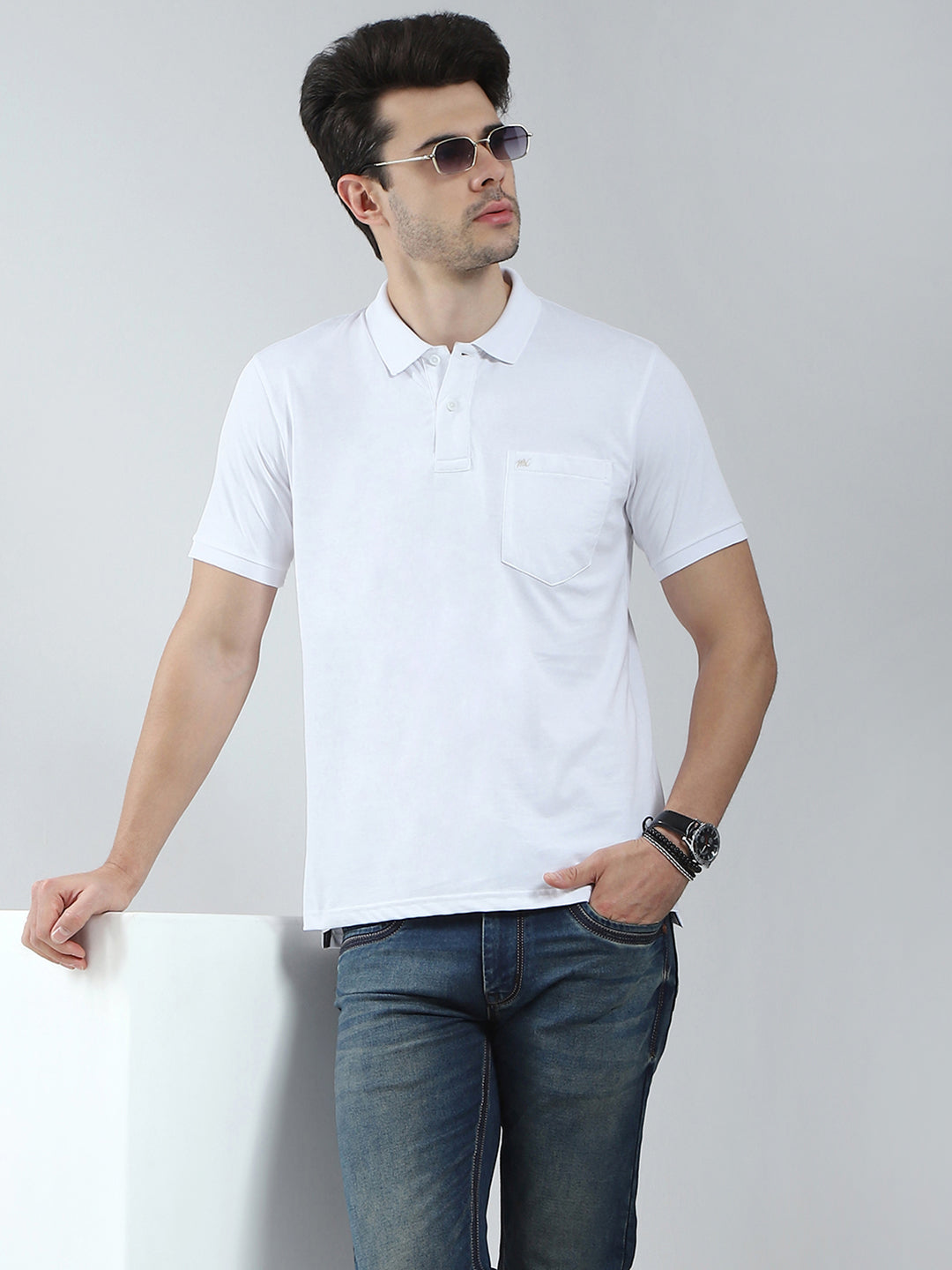 Men White Solid Collar Half Sleeve T-Shirt