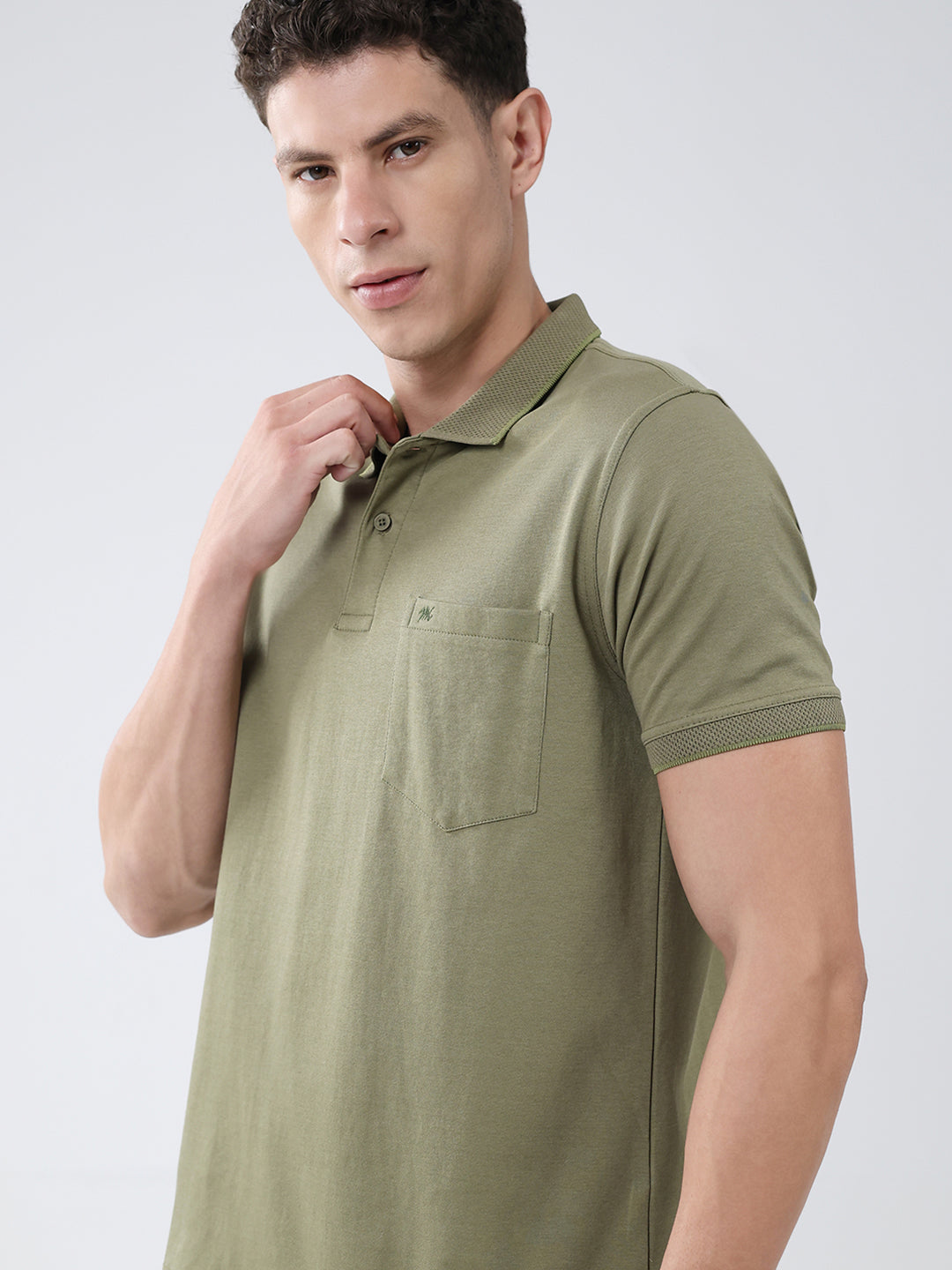 Men Olive Solid Collar Half Sleeve T-Shirt