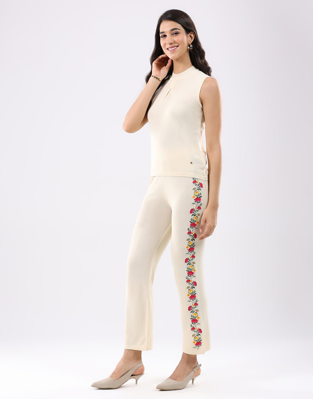 Women Cream Solid Round Neck Sleeveless Cords Set