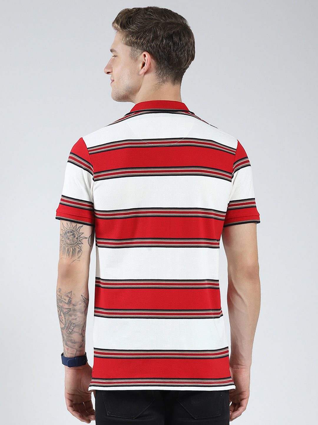 Men Red Stripe Collar Half Sleeve T-Shirt
