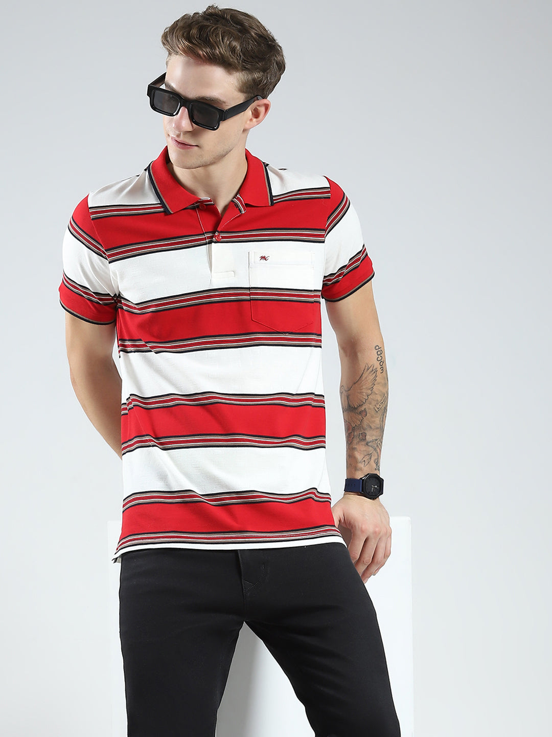 Men Red Stripe Collar Half Sleeve T-Shirt