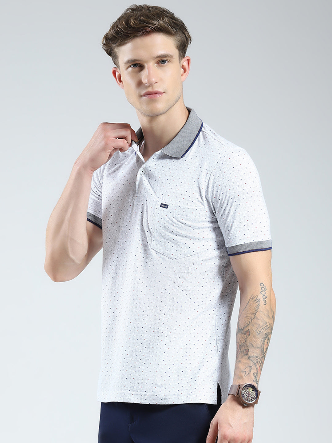 Men White Solid Collar Half Sleeve T-Shirt