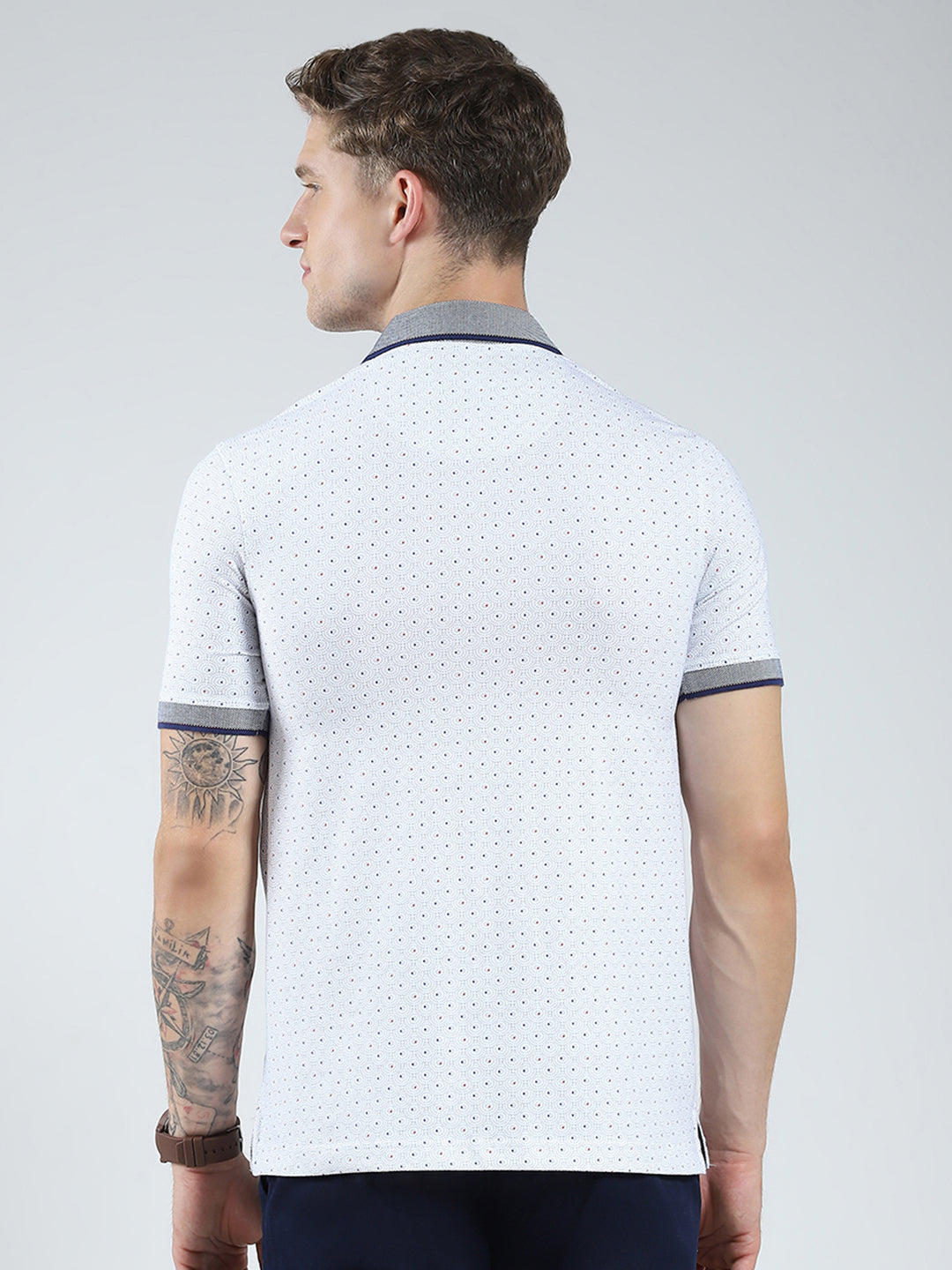 Men White Solid Collar Half Sleeve T-Shirt