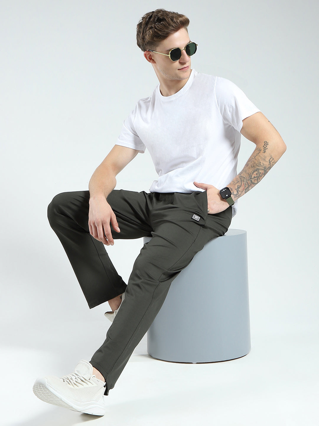 Men Olive Solid Regular Fit Lower