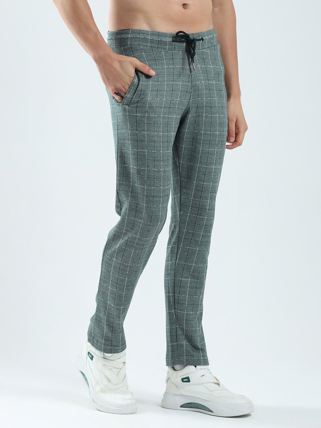 Men Green Solid Regular Fit Lower
