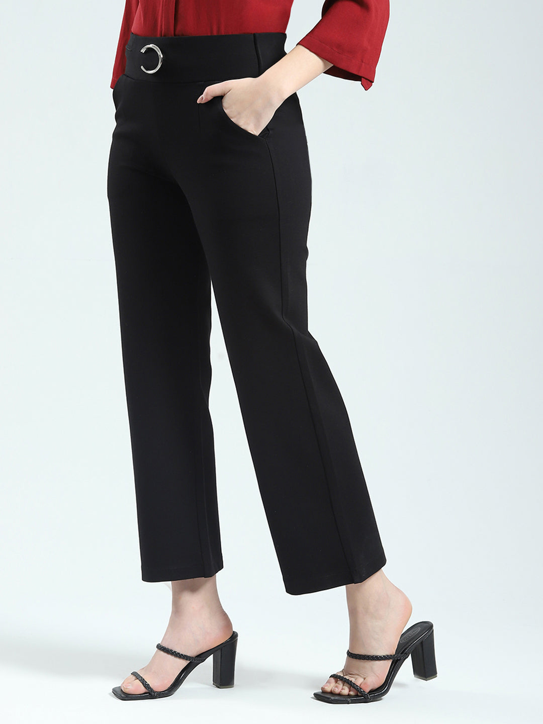 Women Black Solid Regular Fit Jegging