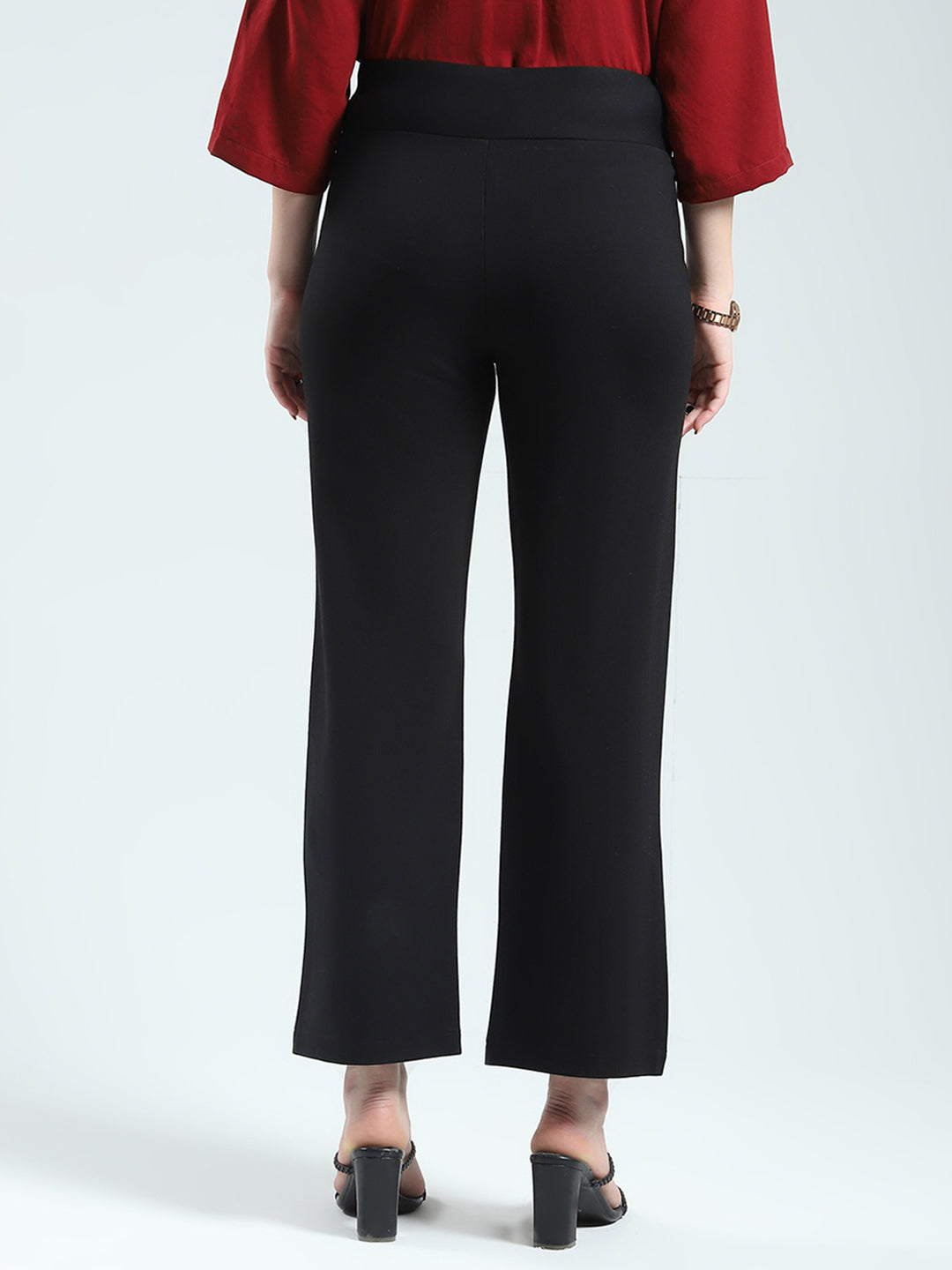 Women Black Solid Regular Fit Jegging