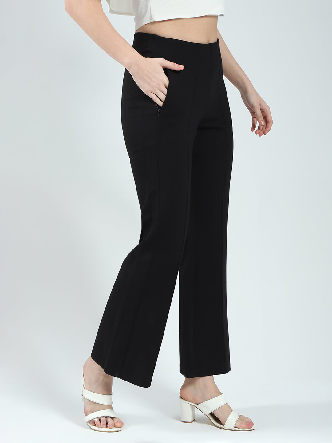 Women Black Solid Regular Fit Jegging