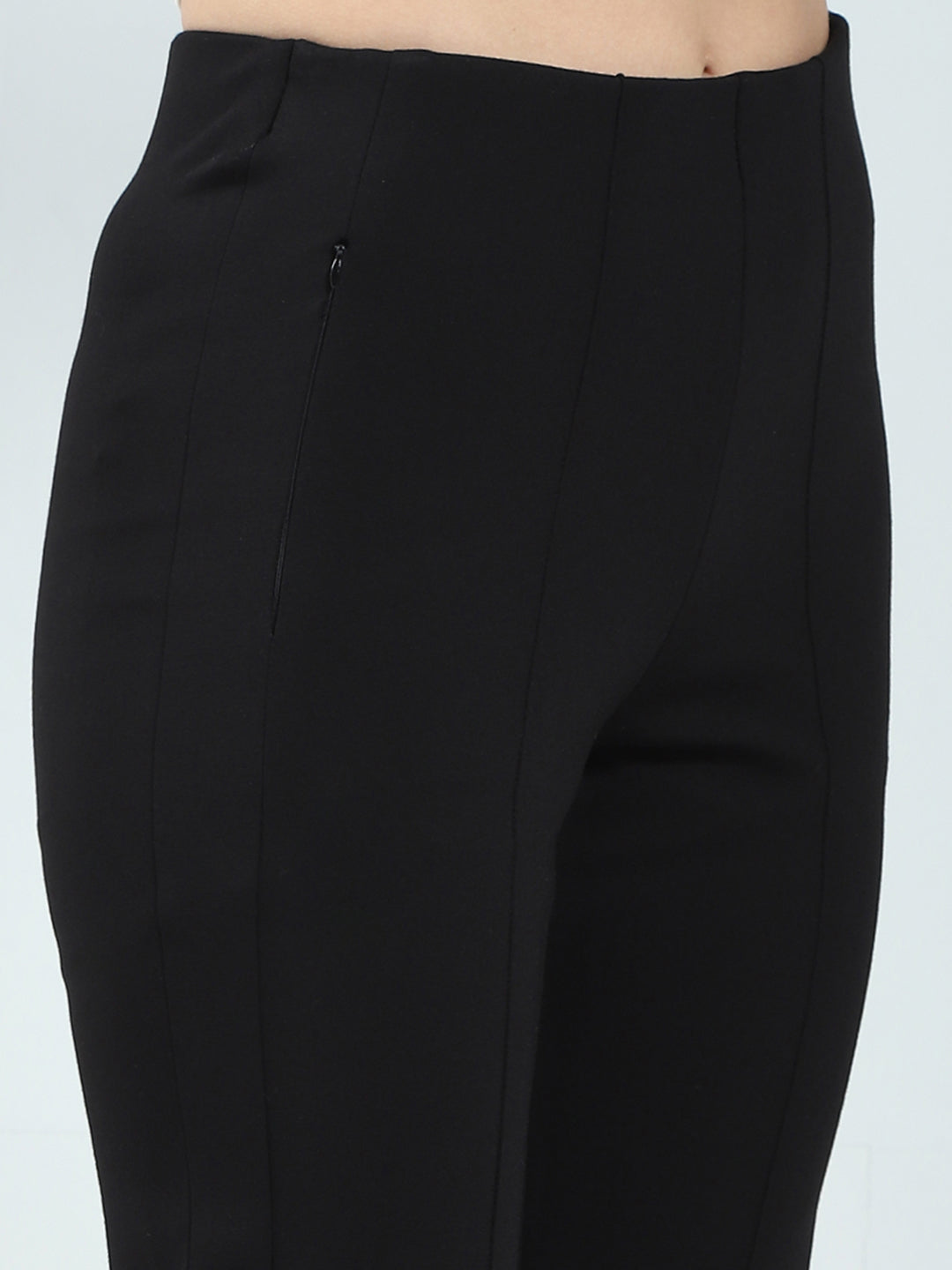 Women Black Solid Regular Fit Jegging