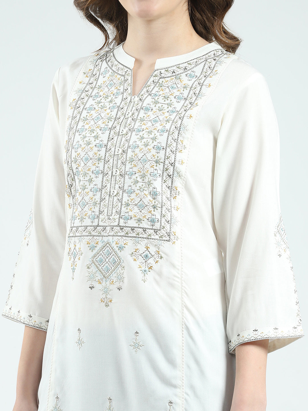 Women Off White Embroidered Round Neck 3/4th Sleeve Kurti