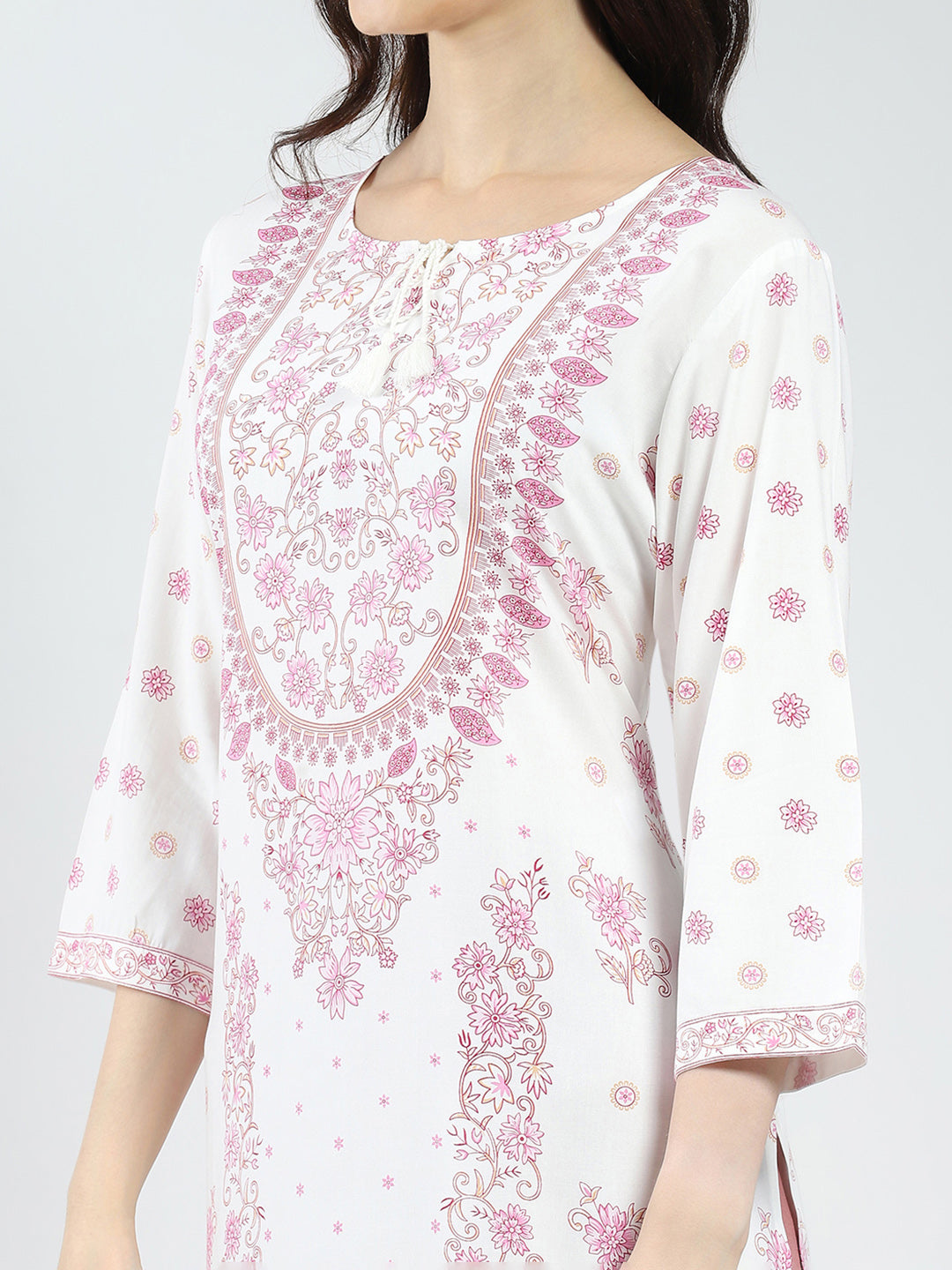 Women White Printed Round Neck 3/4th Sleeve Kurti